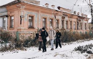Десять специалистов