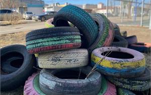 Двор без покрышек