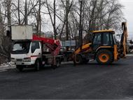 В кадре – техника на знаковом месте и в процессе важного дела. На мосту... Мост скоро откроют
